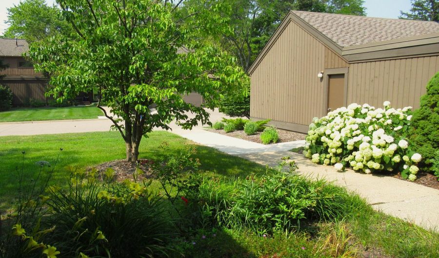 1 Westbury Ct, Ann Arbor, MI 48105 - 3 Beds, 2 Bath