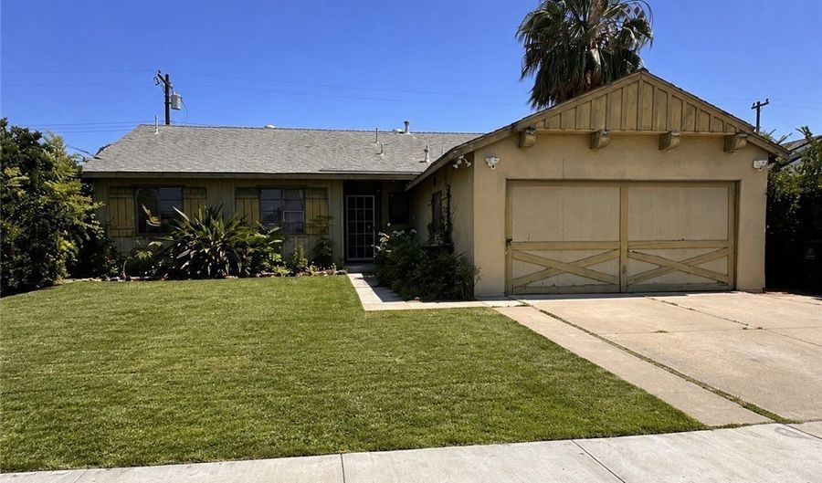 1774 W Niobe, Anaheim, CA 92804 - 4 Beds, 2 Bath