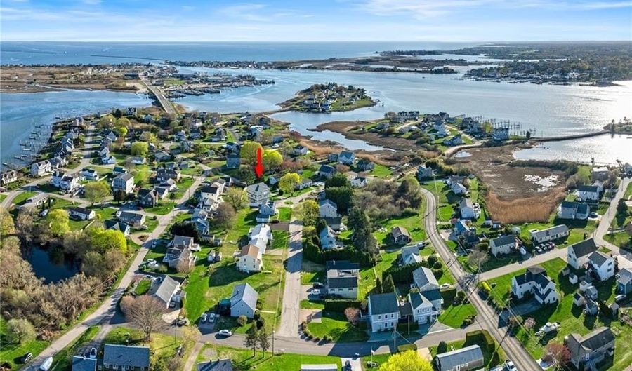 25 Scallop Shell Rd, Narragansett, RI 02882 - 4 Beds, 4 Bath