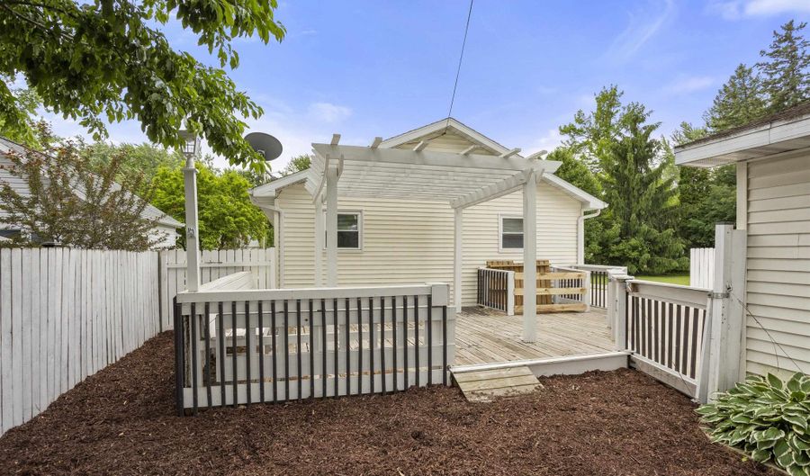 1318 W HARRIS St, Appleton, WI 54914 - 3 Beds, 2 Bath
