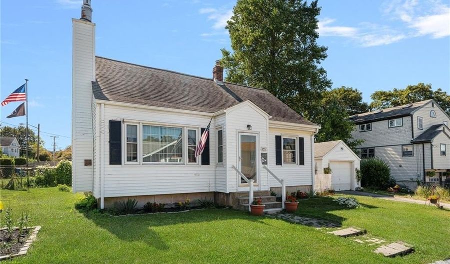 155 Evarts St, Newport, RI 02840 - 3 Beds, 2 Bath
