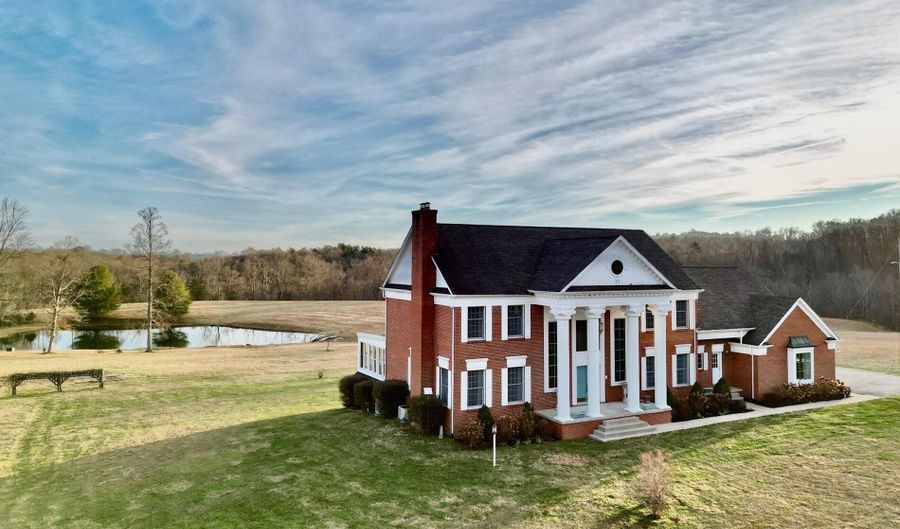 1235- A Long Branch Rd, Beattyville, KY 41311 - 4 Beds, 6 Bath