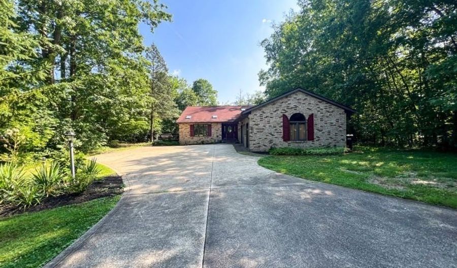 457 E Pioneer Trl, Aurora, OH 44202 - 3 Beds, 3 Bath