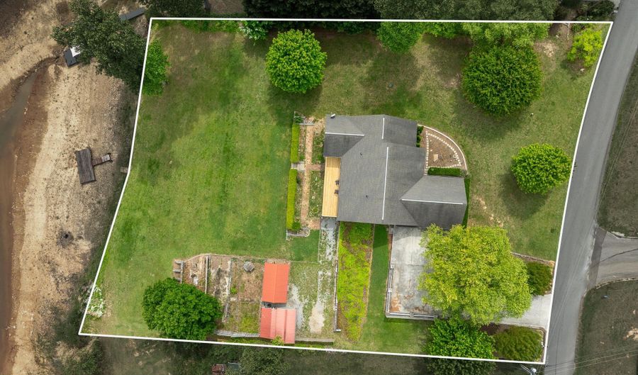 937 Muskogee Ln, Bean Station, TN 37708 - 4 Beds, 4 Bath