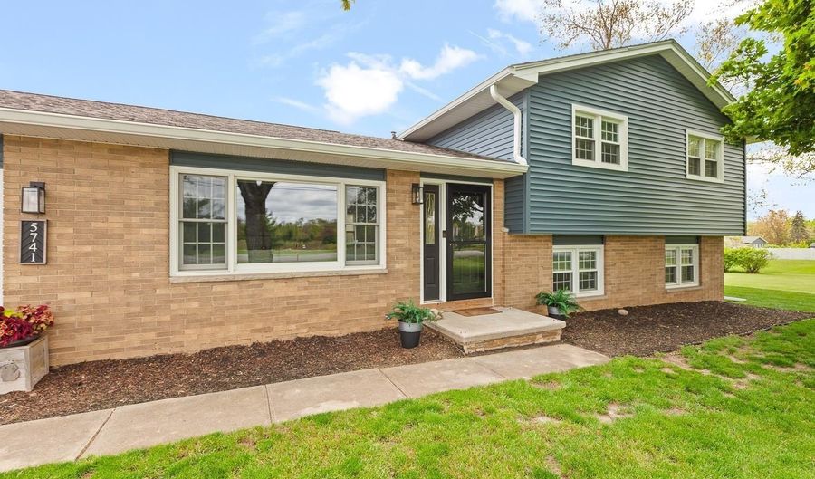5741 N Adrian Hwy. Rd, Adrian, MI 49221 - 4 Beds, 2 Bath