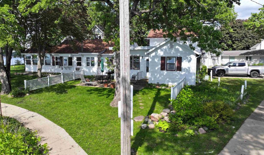 162 Pillsbury Pt, Arnolds Park, IA 51331 - 4 Beds, 3 Bath