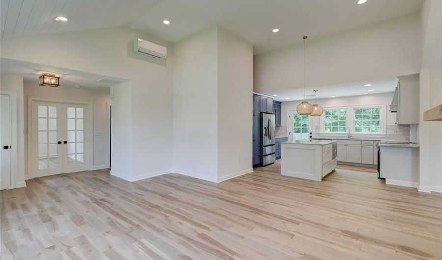 3 Tyler Point Rd, Barrington, RI 02806 - 2 Beds, 2 Bath