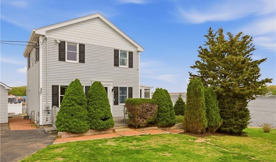 507 County Rd, Barrington, RI 02806 - 2 Beds, 2 Bath