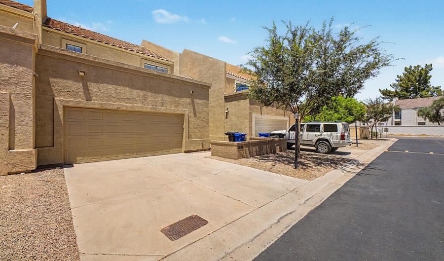 2084 N SUNSET Dr, Chandler, AZ 85225 - 3 Beds, 3 Bath