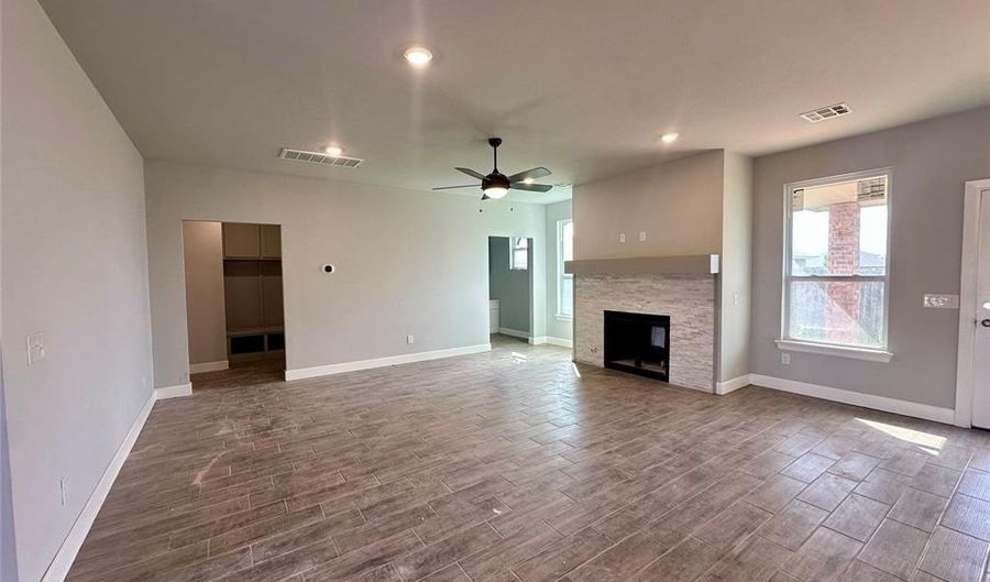 19601 Denison Ave, Edmond, OK 73012 - 3 Beds, 3 Bath