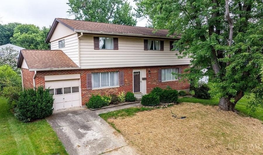 818 Rosetree Ln, Anderson Twp., OH 45230 - 4 Beds, 3 Bath