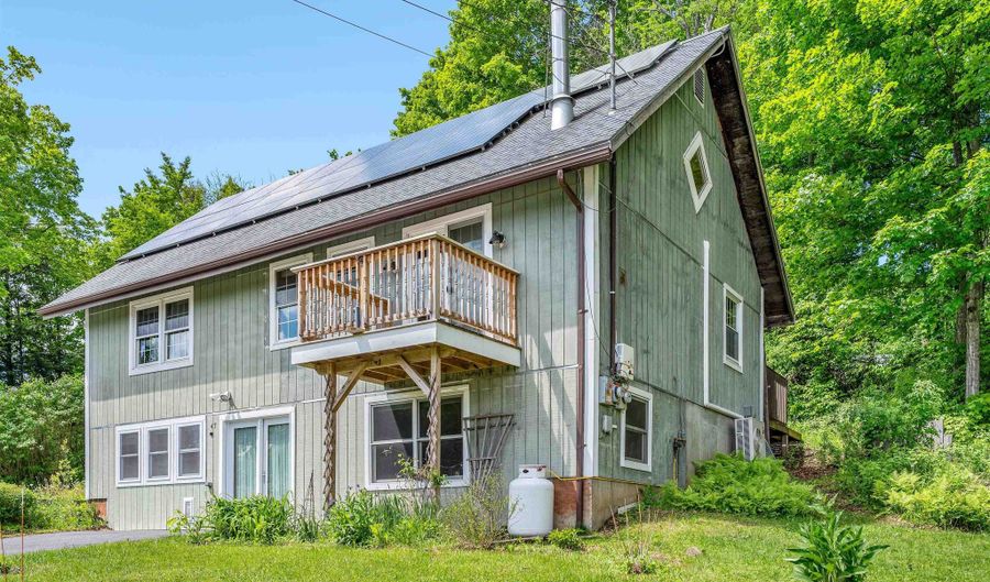 47 Westwood Pkwy, Barre, VT 05641 - 3 Beds, 2 Bath