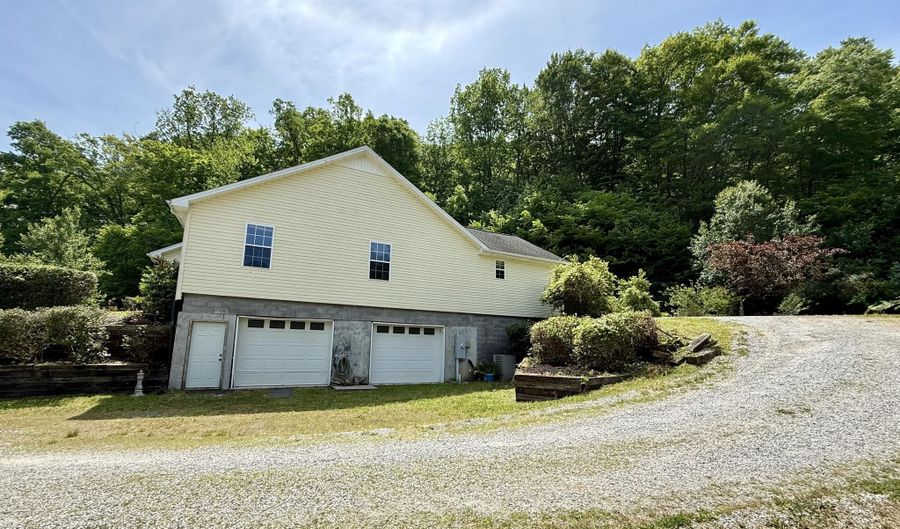75 Cedar Springs Ln, Barbourville, KY 40906 - 6 Beds, 3 Bath