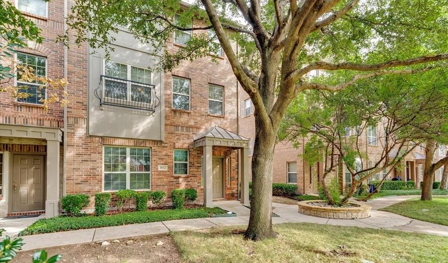 3912 Amberwood Dr, Addison, TX 75001 - 3 Beds, 4 Bath
