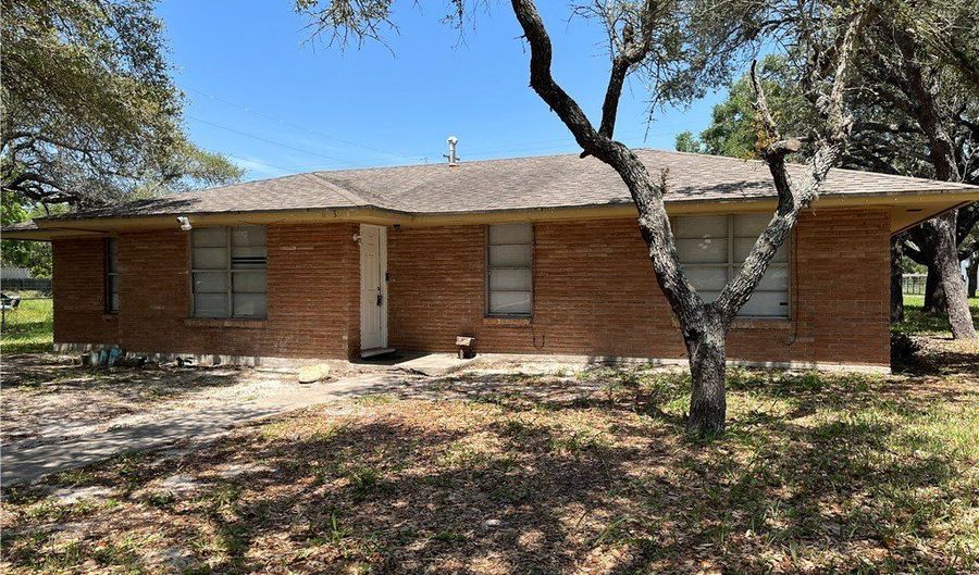 434 S 11th St, Aransas Pass, TX 78336 - 4 Beds, 2 Bath