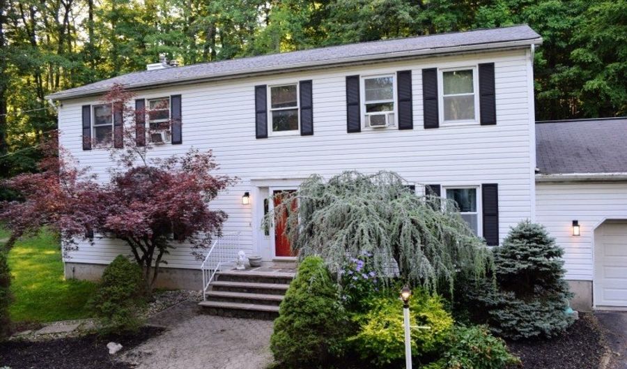 4 Panorama Dr, Alloway, NJ 07461 - 4 Beds, 3 Bath