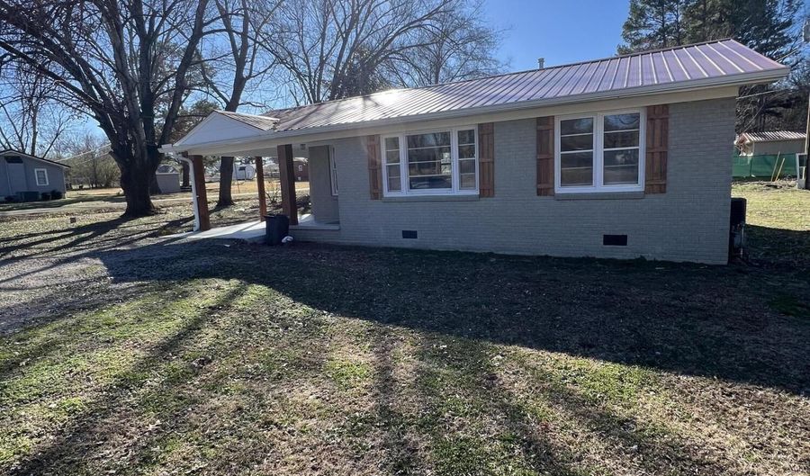 2094 Old Stage Rd, Adamsville, TN 38310 - 2 Beds, 1 Bath