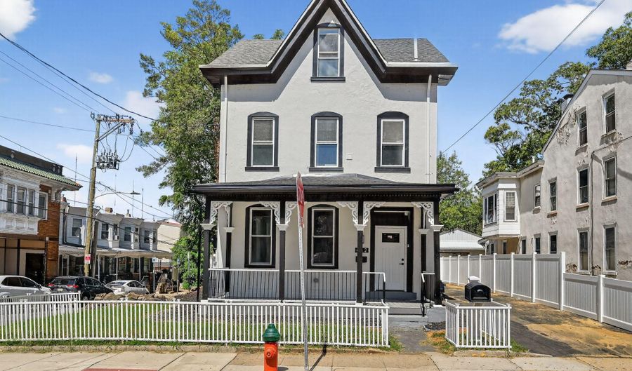 452 GREEN Ln, Philadelphia, PA 19128 - 5 Beds, 4 Bath