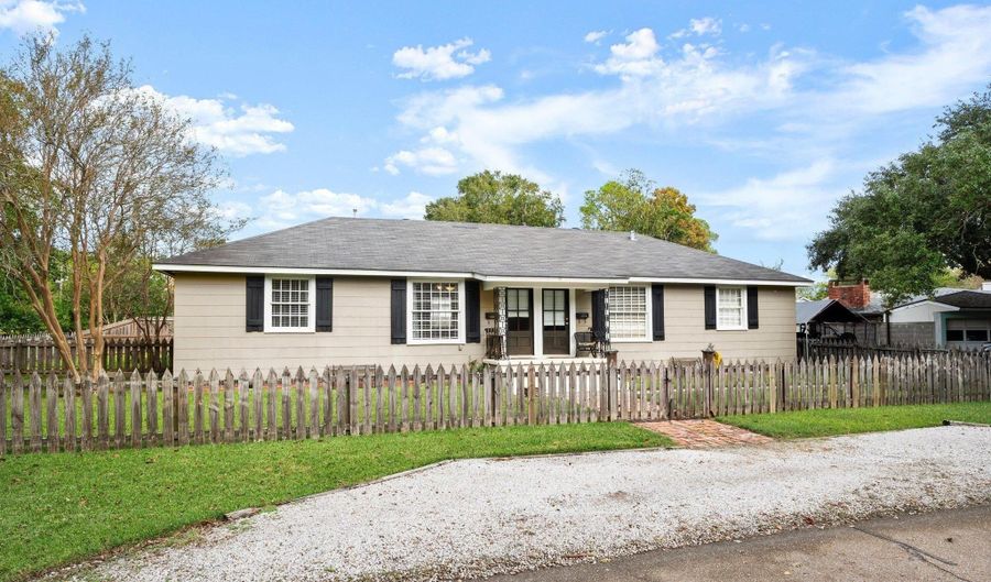 3109 Gladden, Baton Rouge, LA 70808 - 2 Beds, 1 Bath