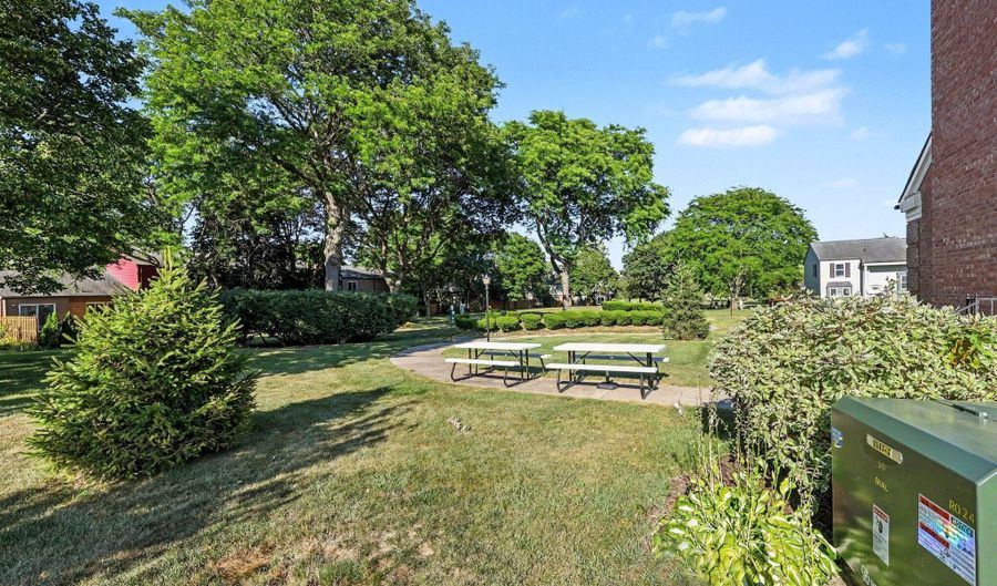 3422 Burbank Dr, Ann Arbor, MI 48105 - 2 Beds, 2 Bath