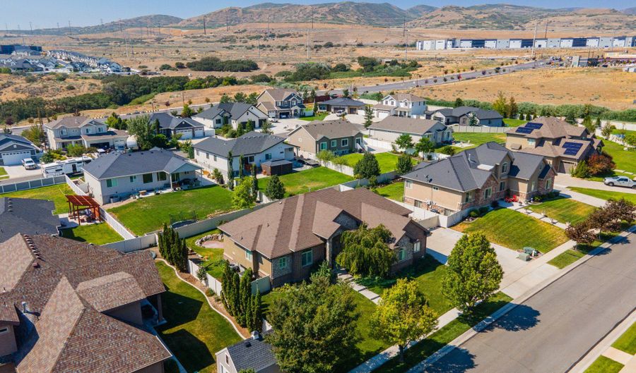 1685 W PRAIRIE HILL Dr, Bluffdale, UT 84065 - 6 Beds, 5 Bath