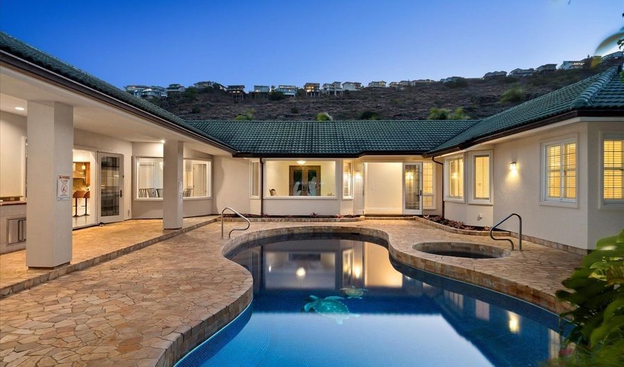 626 W Hind Dr, Honolulu, HI 96821 - 4 Beds, 4 Bath