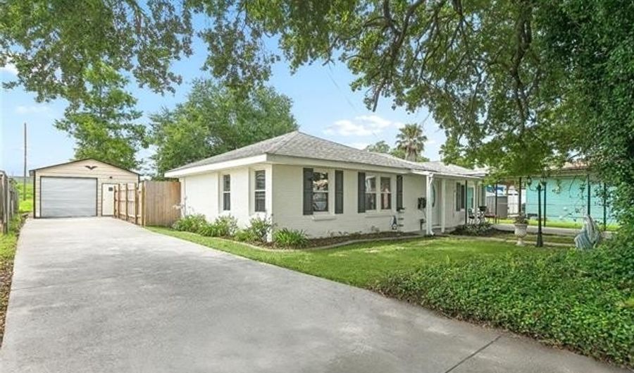 203 BROAD St, Belle Chasse, LA 70037 - 3 Beds, 2 Bath