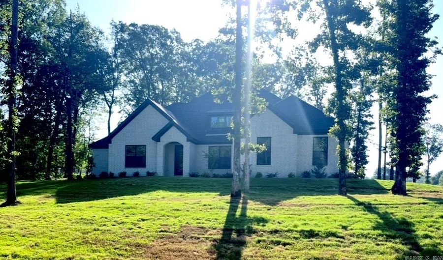 208 Clearview, Benton, AR 72019 - 4 Beds, 3 Bath