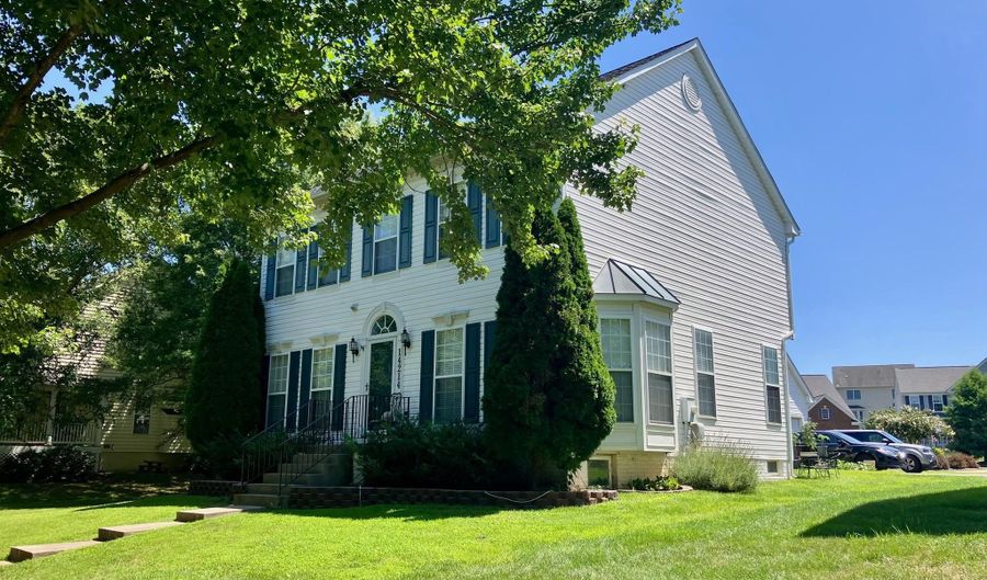 14214 KINGS CROSSING Blvd, Boyds, MD 20841 - 5 Beds, 5 Bath