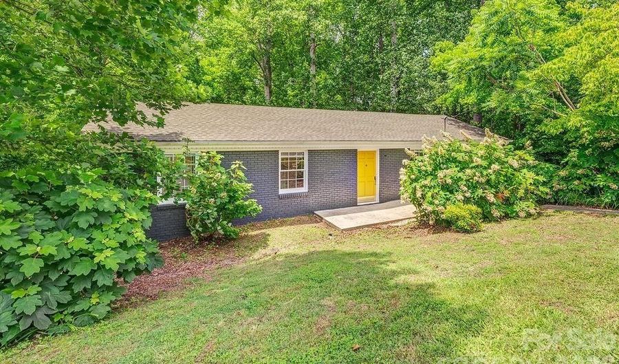 364 Pearson Dr, Asheville, NC 28801 - 3 Beds, 2 Bath