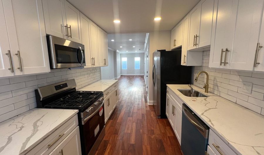 223 N MILTON Ave, Baltimore, MD 21224 - 2 Beds, 3 Bath