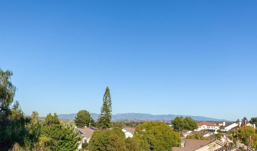 5166 Via Portola, Oceanside, CA 92057 - 4 Beds, 3 Bath