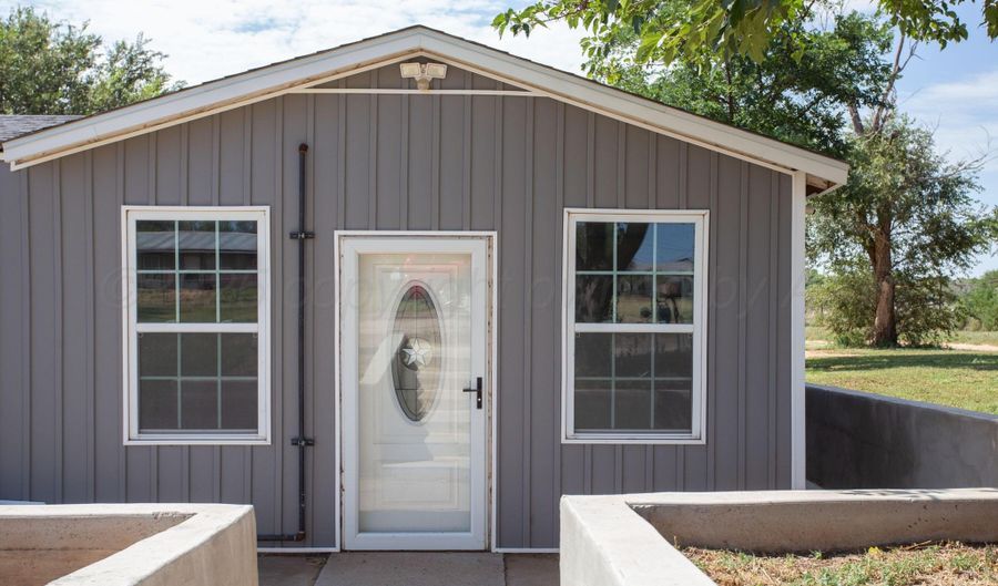 224 E WILLOW CREEK Dr, Amarillo, TX 79108 - 3 Beds, 2 Bath