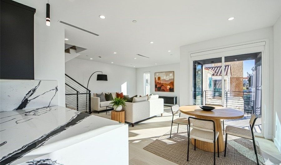 2202 Thurman Ave, Los Angeles, CA 90016 - 16 Beds, 16 Bath