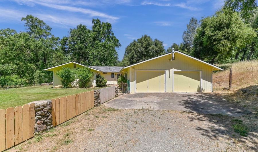 1950 Appaloosa Way, Angels Camp, CA 95222 - 4 Beds, 2 Bath