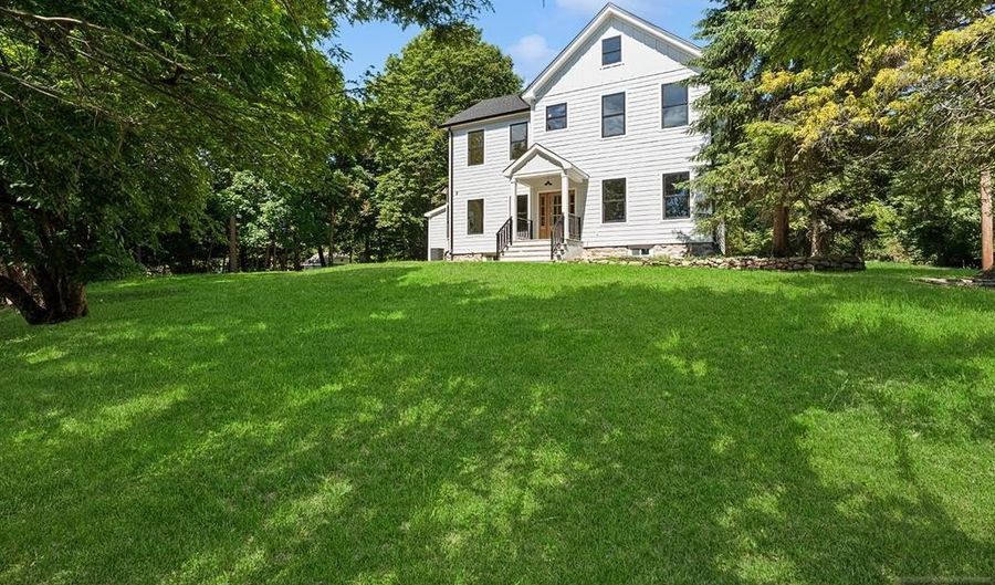 175 Crescent Ave, Allendale, NJ 07401 - 5 Beds, 3 Bath