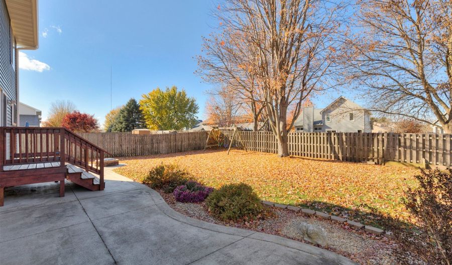 1102 9th Ave SE, Altoona, IA 50009 - 4 Beds, 3 Bath