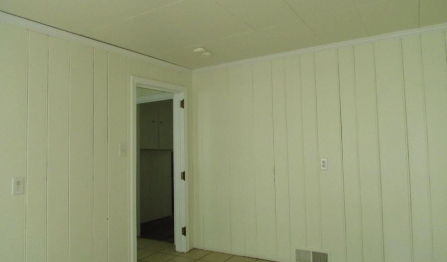 410 PENNEWILL St, Greenwood, DE 19950 - 4 Beds, 2 Bath
