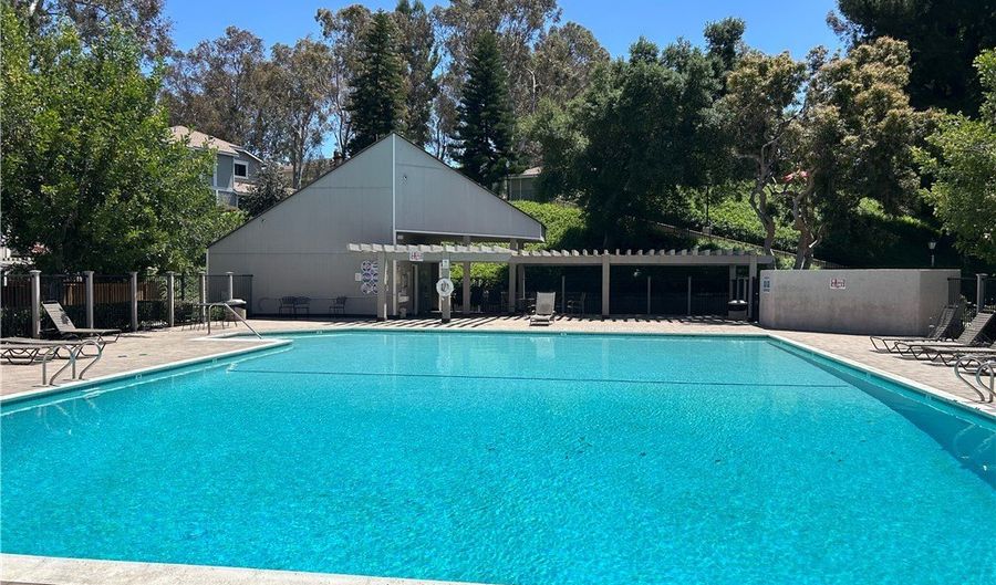 6560 E Camino Vis 2, Anaheim, CA 92807 - 3 Beds, 3 Bath