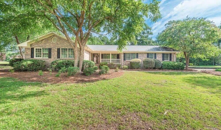 247 Wannamaker Dr, Barnwell, SC 29812 - 4 Beds, 3 Bath