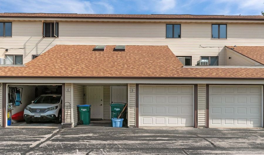 2470 W GLENDALE Ave 2D, Appleton, WI 54914 - 2 Beds, 1 Bath