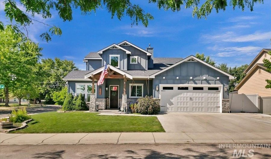 8604 W Small Creek Dr, Boise, ID 83709 - 5 Beds, 3 Bath