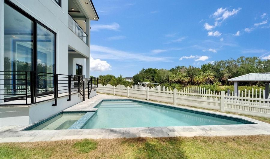 6520 SIMONE SHORES Cir, Apollo Beach, FL 33572 - 5 Beds, 4 Bath