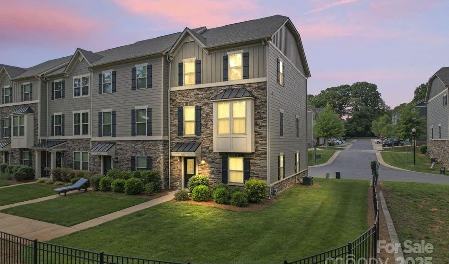3003 Salix Bend Dr, Charlotte, NC 28205 - 4 Beds, 4 Bath