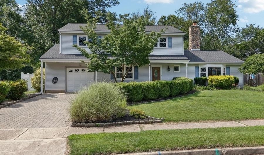 8 COATES Rd, Allentown, NJ 08501 - 4 Beds, 3 Bath