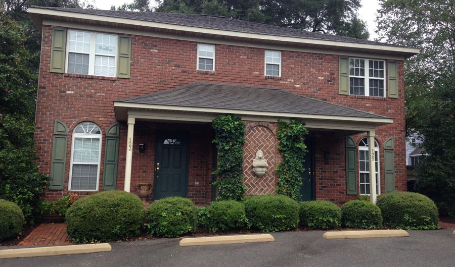 133 S Pine St, Aberdeen, NC 28315 - 2 Beds, 3 Bath