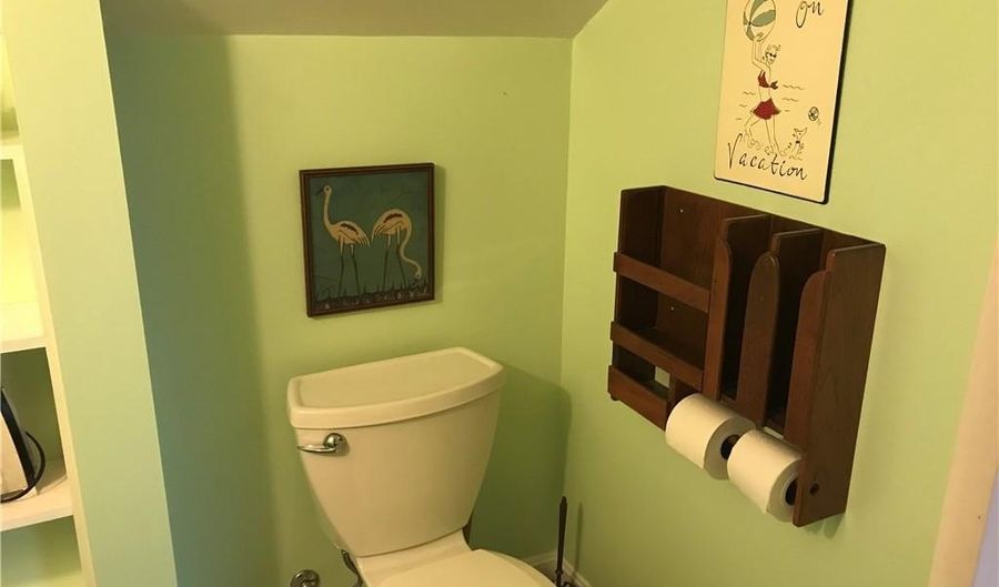 14 Brinley St 5, Newport, RI 02840 - 2 Beds, 2 Bath