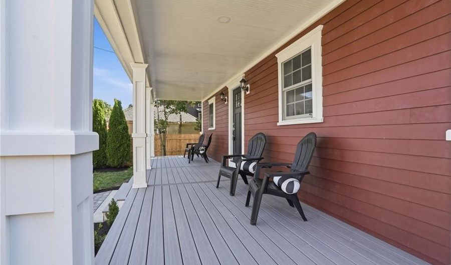 40 Congregational St, Bristol, RI 02809 - 5 Beds, 4 Bath