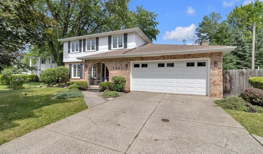 1581 N Forest Rd, Amherst, NY 14221 - 3 Beds, 3 Bath