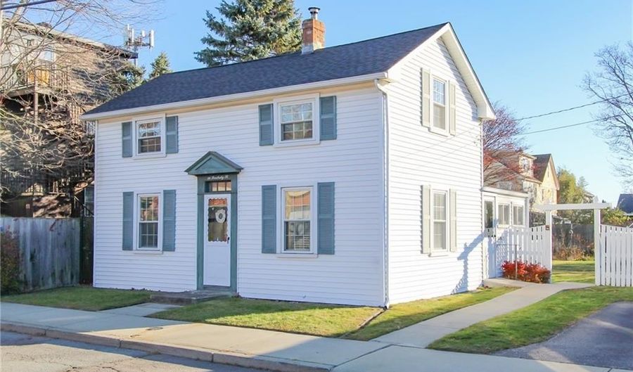 26 Freebody St, Newport, RI 02840 - 3 Beds, 1 Bath